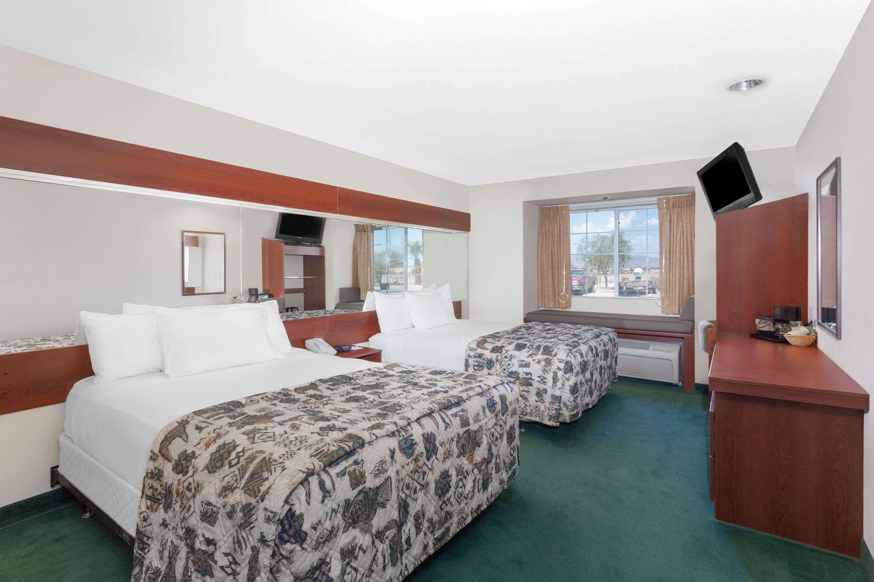 Microtel Inn & Suites By Wyndham Веллтон Экстерьер фото