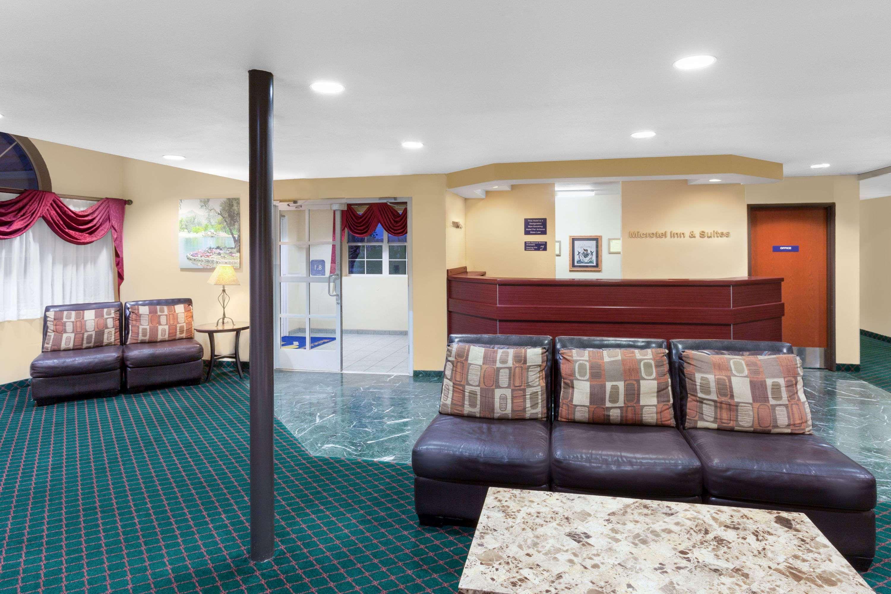 Microtel Inn & Suites By Wyndham Веллтон Экстерьер фото