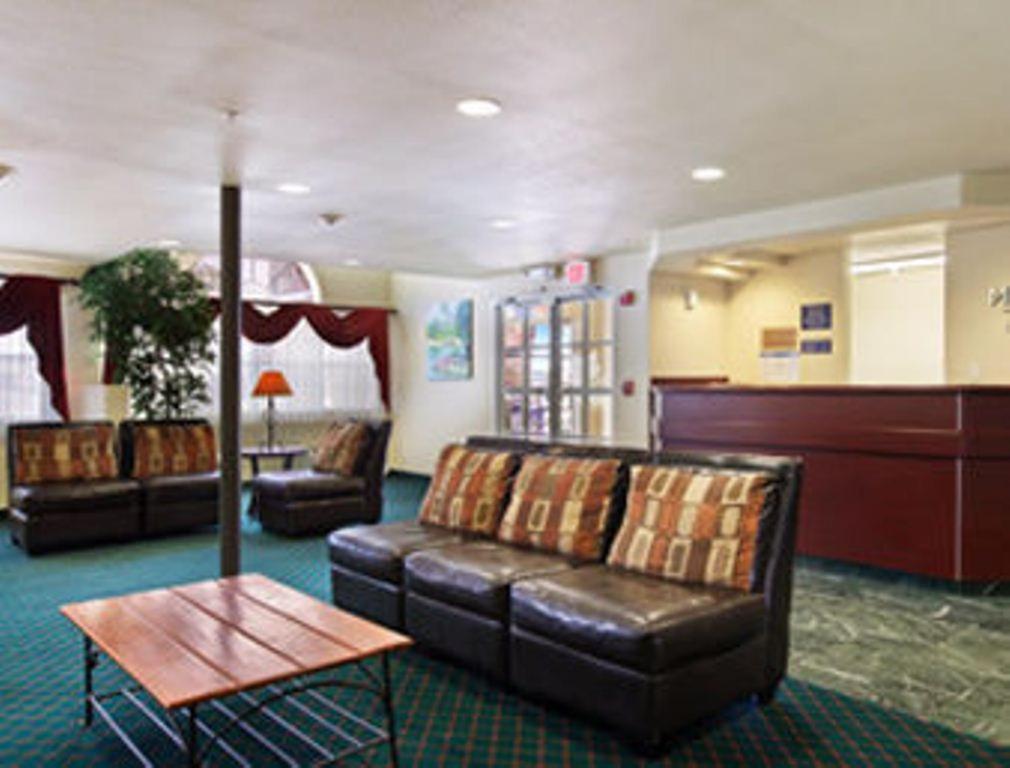 Microtel Inn & Suites By Wyndham Веллтон Интерьер фото