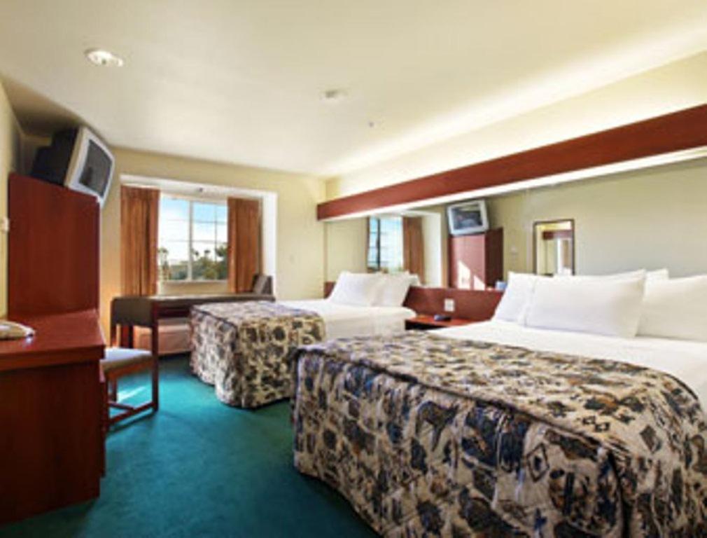 Microtel Inn & Suites By Wyndham Веллтон Номер фото