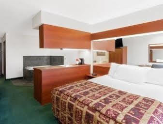 Microtel Inn & Suites By Wyndham Веллтон Экстерьер фото